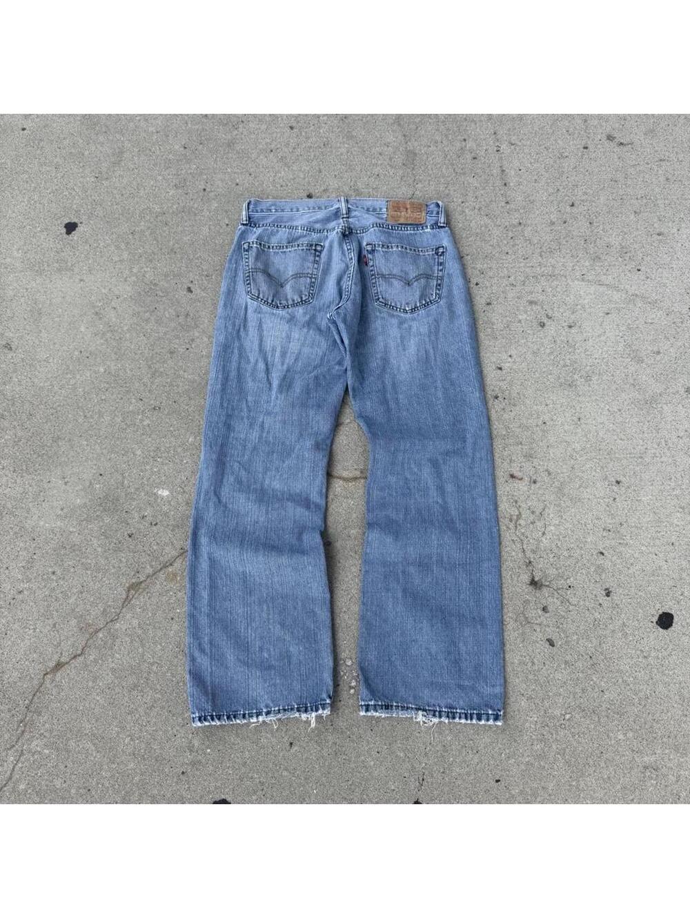 2000s Relaxed Straight leg Levi’s 559 Jeans